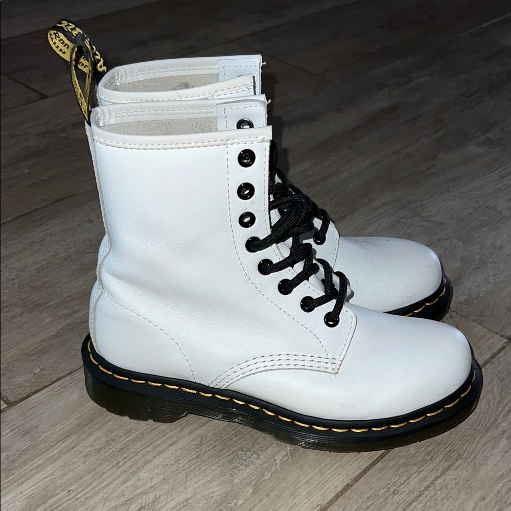Dr. Martens White Ankle Boots with Black Laces - Size 6 (37EU)